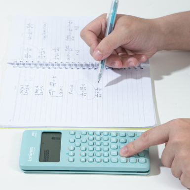 Kalkulator naukowy Deli ED240SR LonGreen